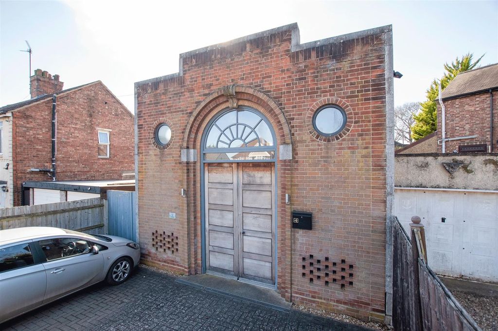 Property photo 1 of 18