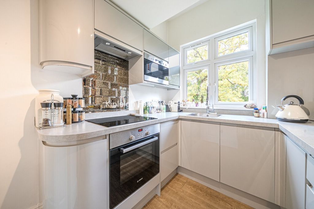 Property photo 3 of 19 Picture No. 11