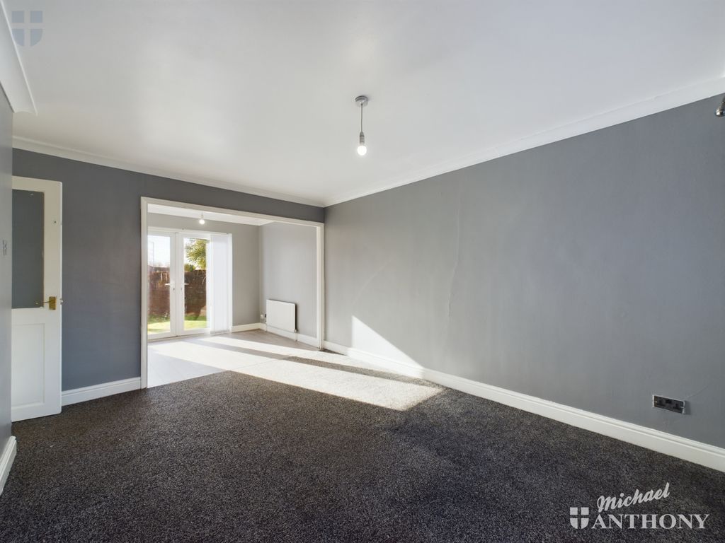 Property photo 3 of 12 Cam03218G0-Pr0014-Still014