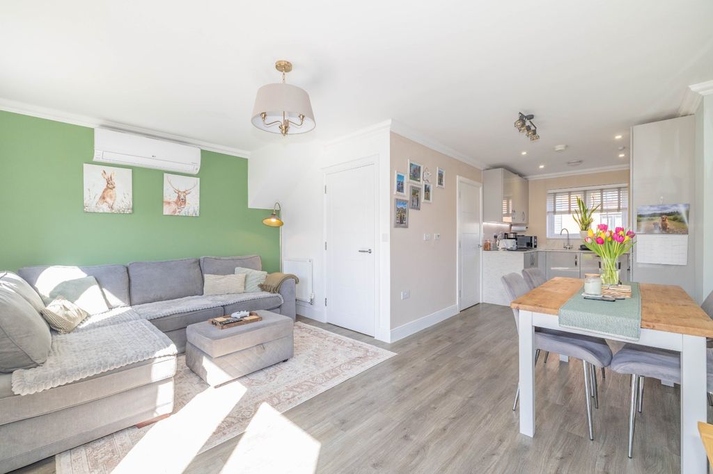 Property photo 3 of 12 Picture 3