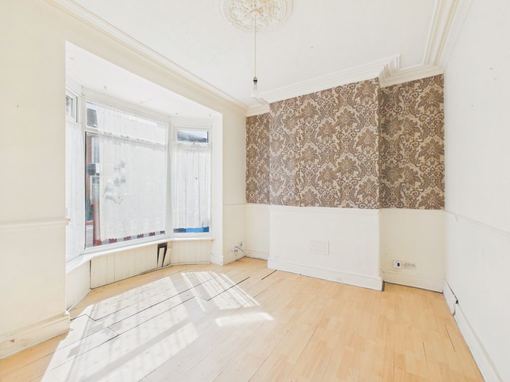 Property photo 2 of 9 4948095