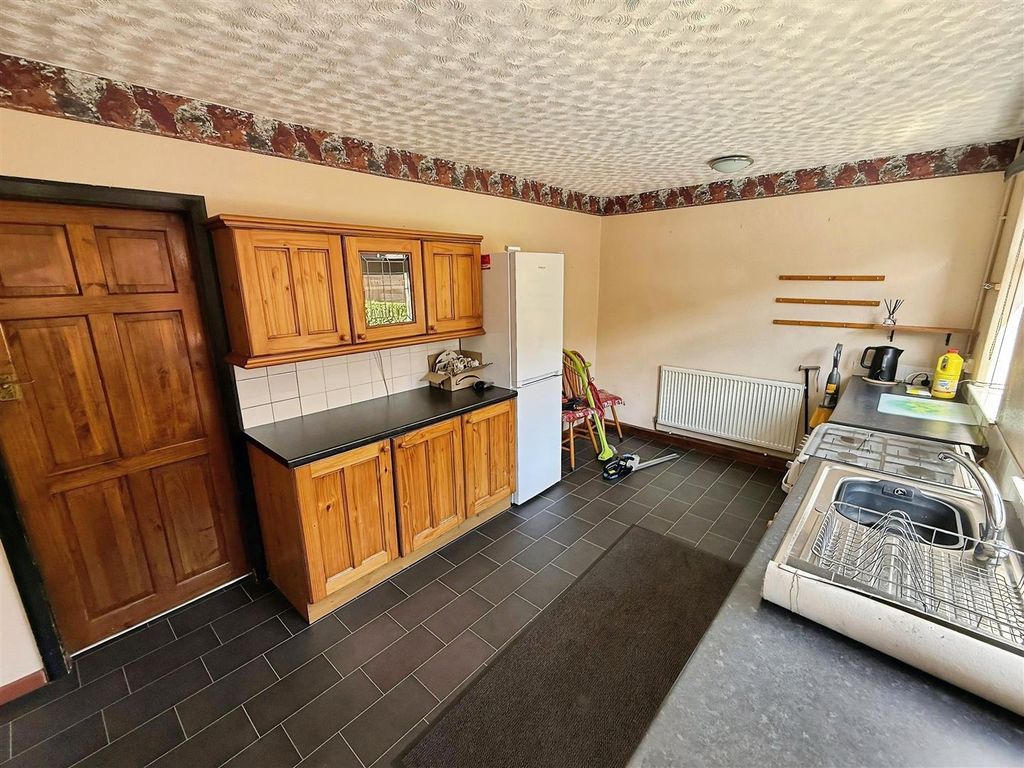 Property photo 2 of 18 Kitchen