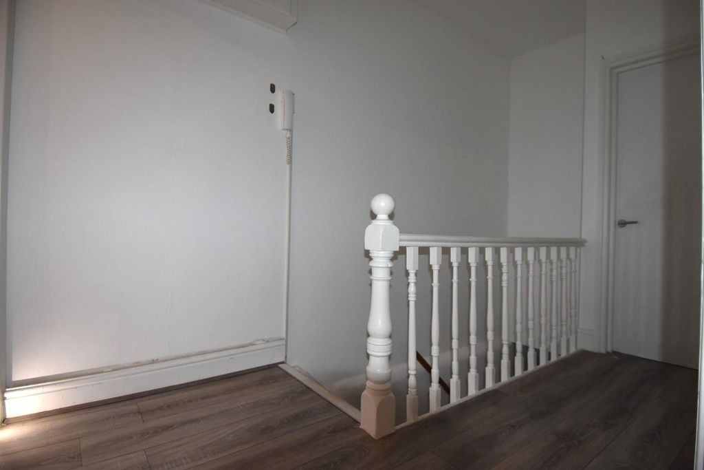 Property photo 3 of 5 Hallway.Jpg