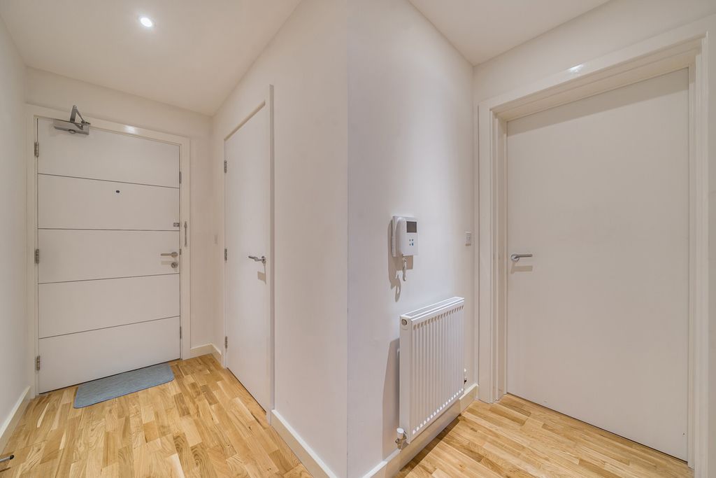 Property photo 3 of 20 1374649-1-6904De5...