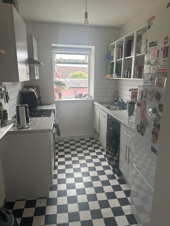 Property photo 2 of 9 Kitchen