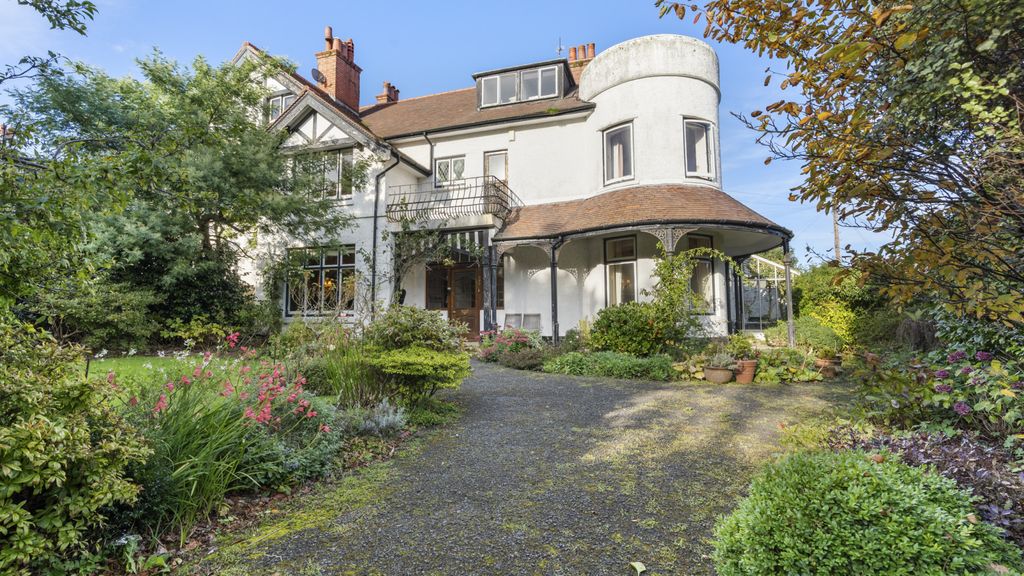 Property photo 1 of 42