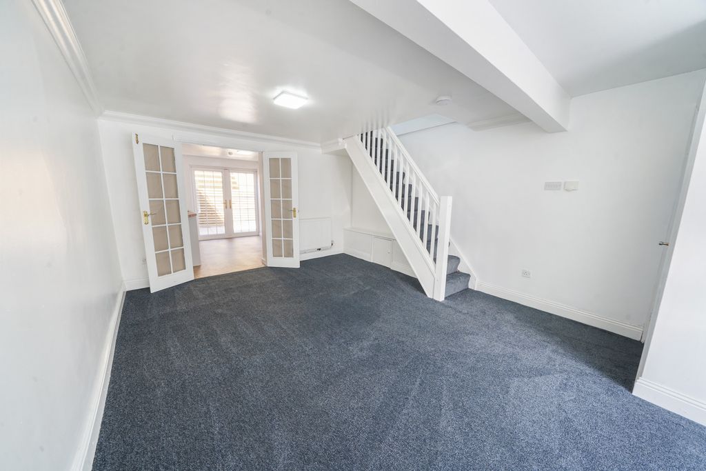 Property photo 3 of 18 4