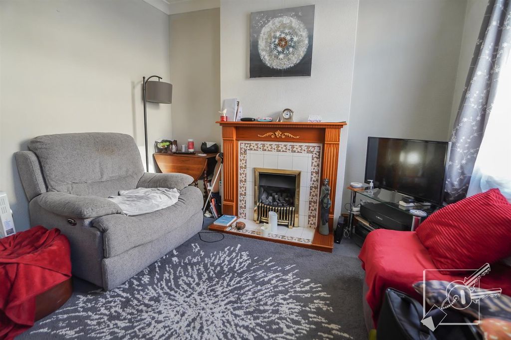 Property photo 2 of 21 Lounge