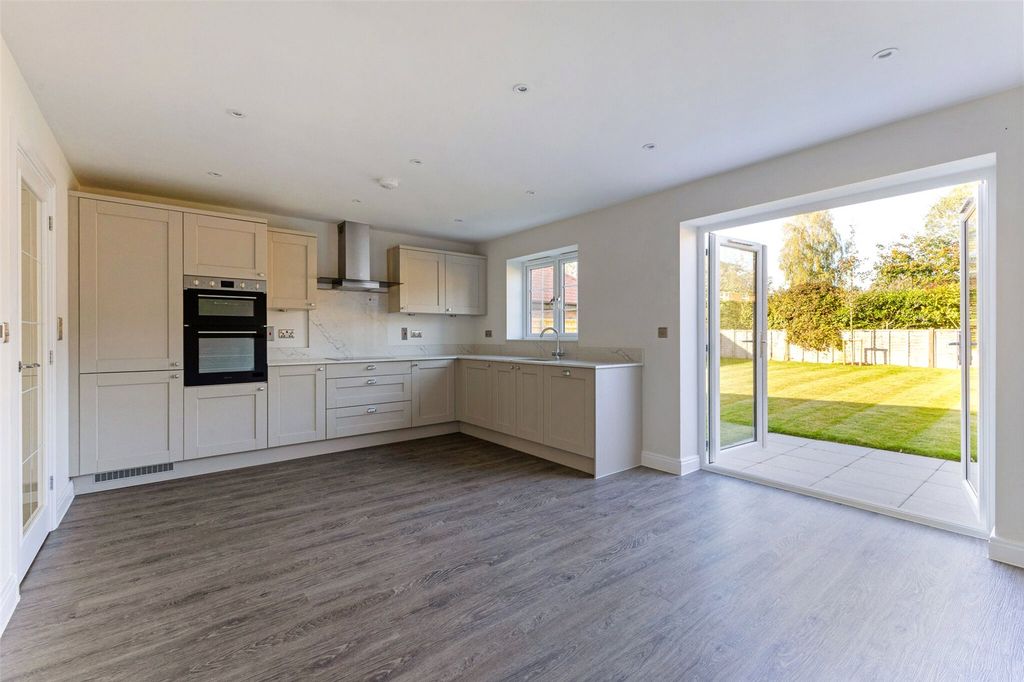 Property photo 3 of 11 Picture No. 13