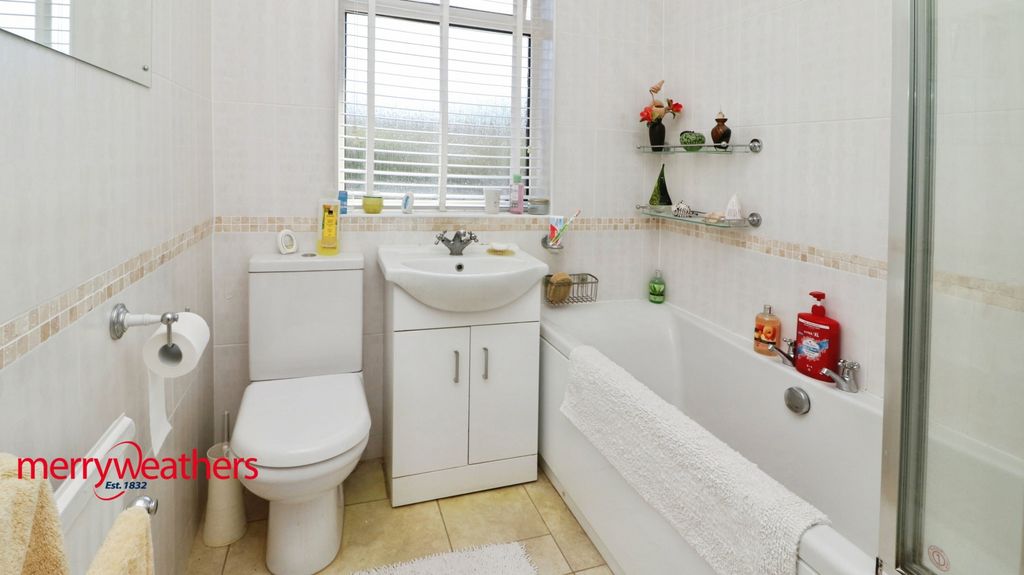 Property photo 3 of 14 Bathroom