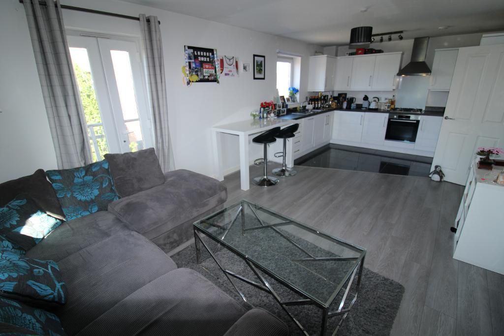 Property photo 2 of 9 Lounge &amp; Kitchen