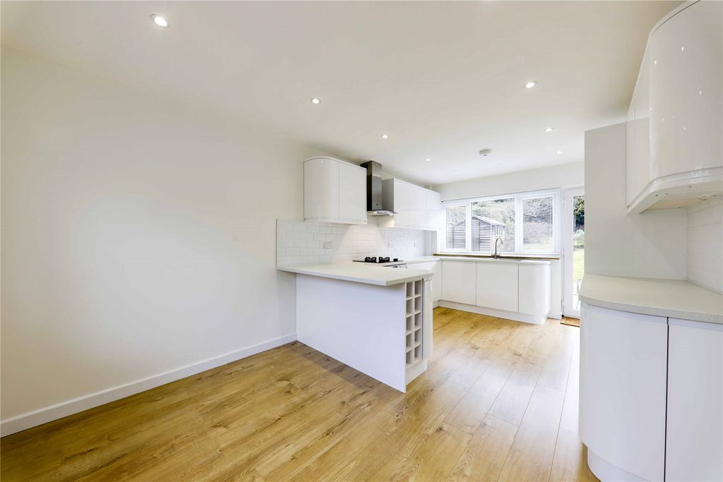 Property photo 3 of 13 Kitchen/Dining Room