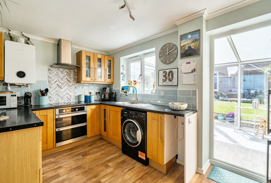 Property photo 2 of 13 Kitchen/Breakfast