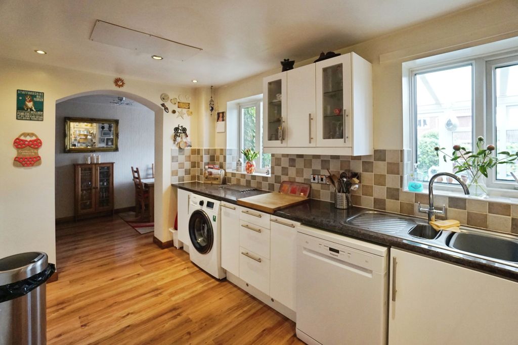 Property photo 2 of 16 Kitchen