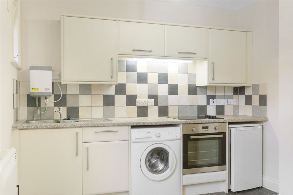 Property photo 3 of 9 Hov130439_33