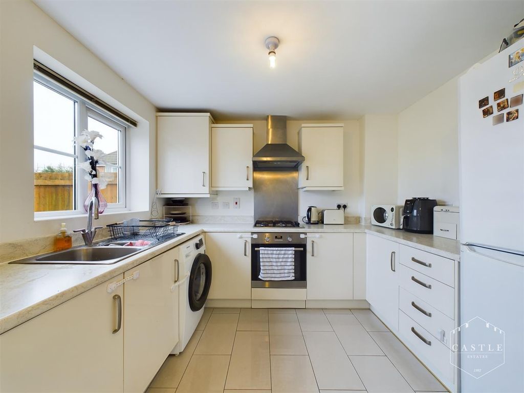 Property photo 2 of 14 Dining Kitchen