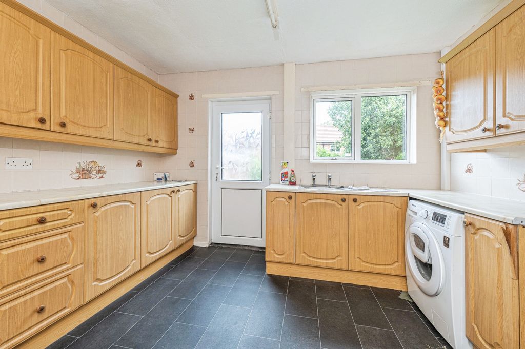 Property photo 2 of 15 Kitchen