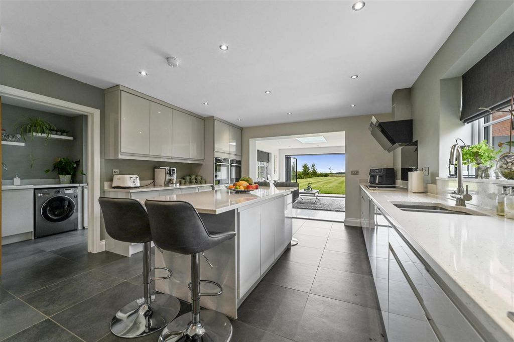 Property photo 2 of 19 Kitchen
