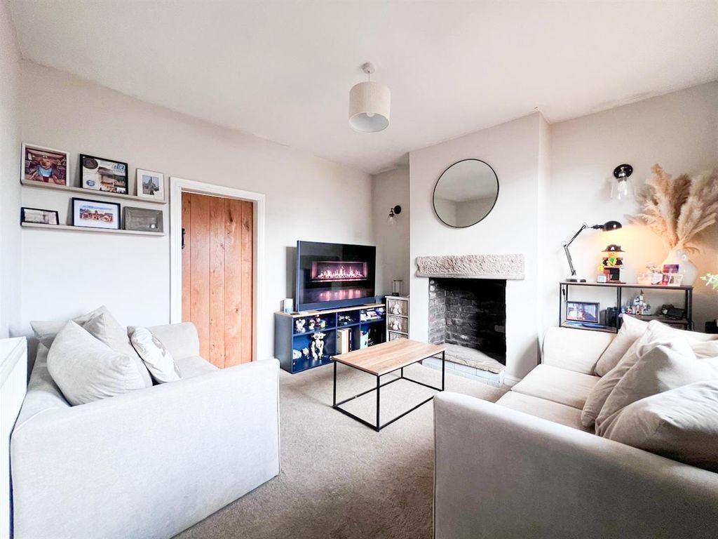 Property photo 3 of 16 Sitting Room