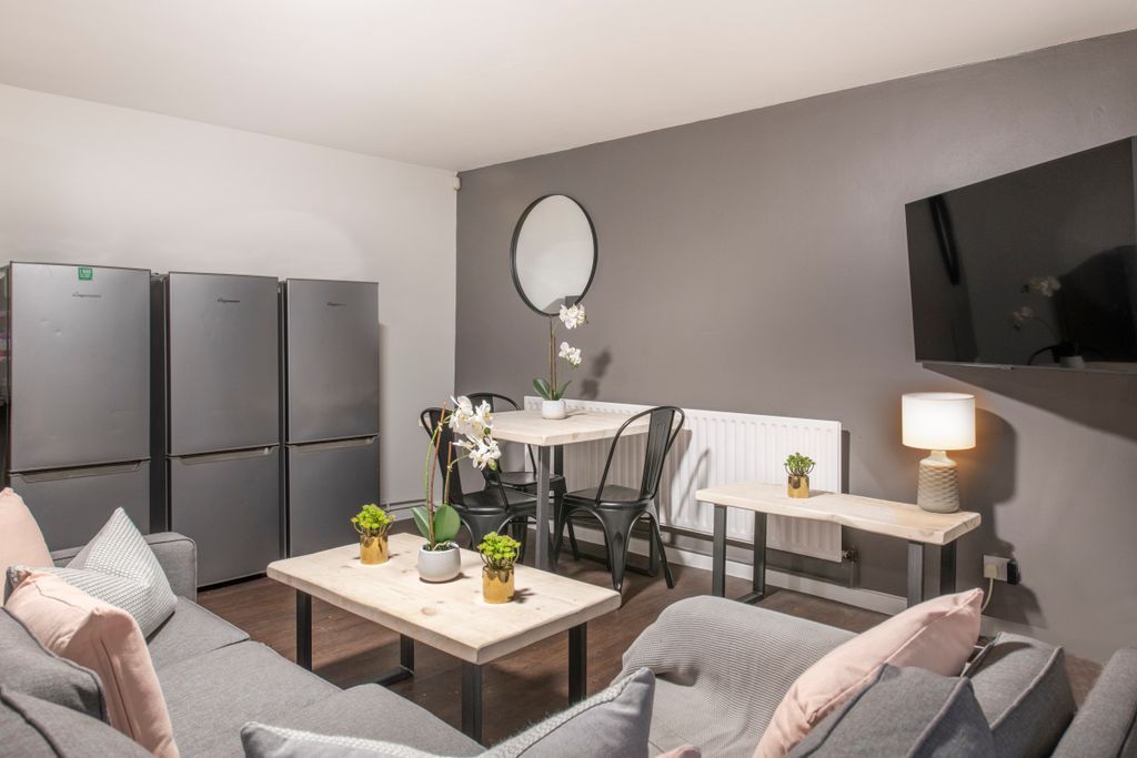 Property photo 1 of 12 Photo 0