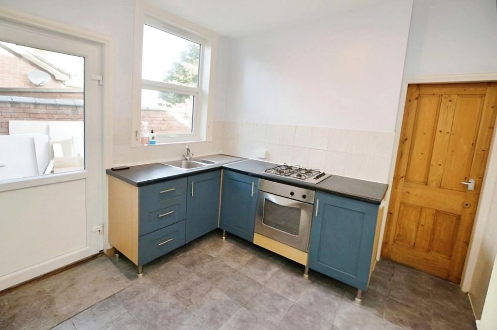 Property photo 3 of 11 Kitchen.Jpeg