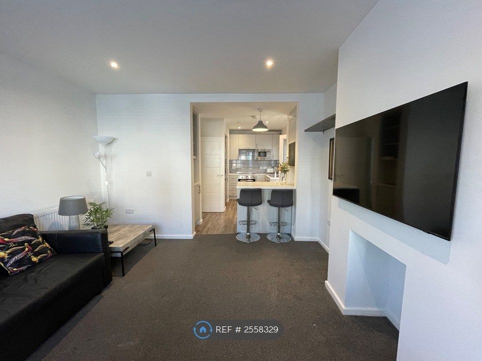 Property photo 3 of 24 Lounge