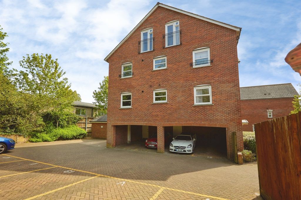 Property photo 2 of 12