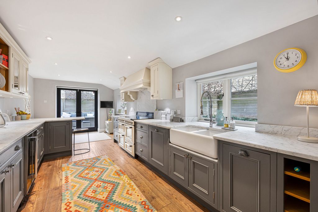 Property photo 3 of 25