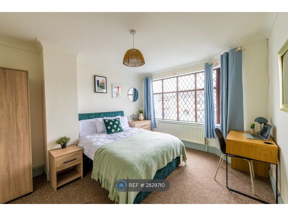 Property photo 3 of 25 Room 2