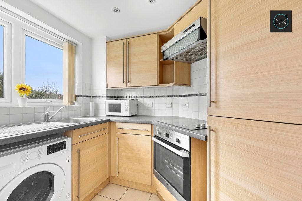 Property photo 3 of 20 4910996