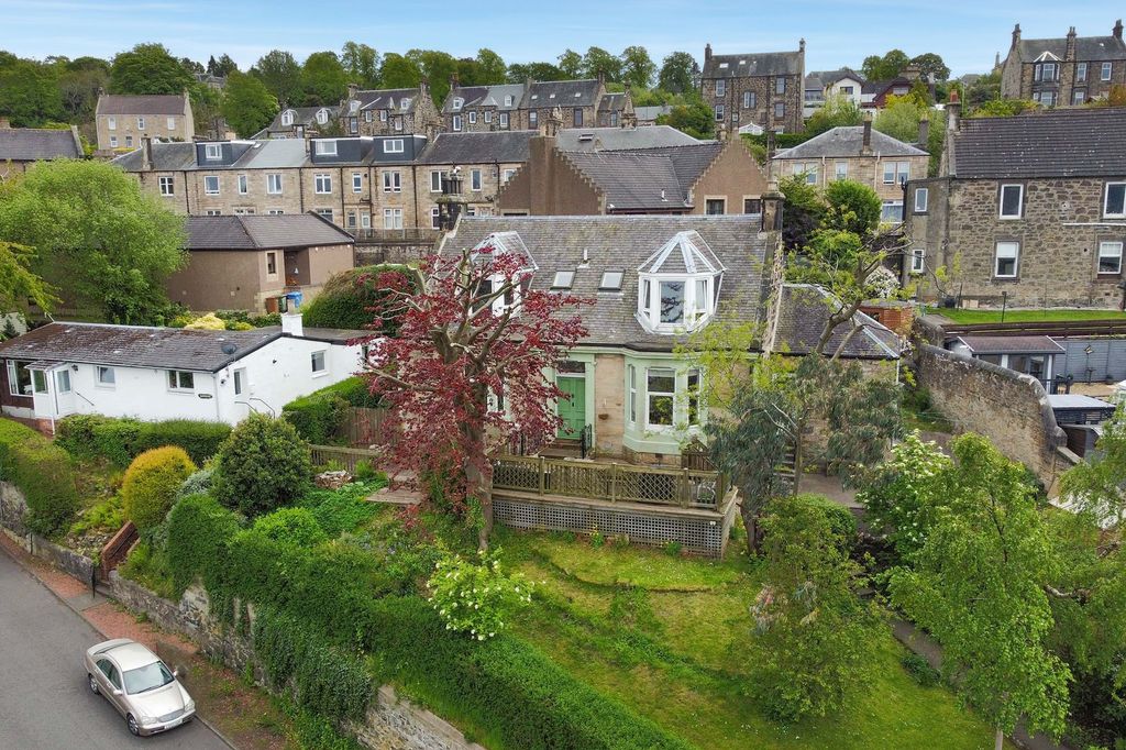 Property photo 1 of 32