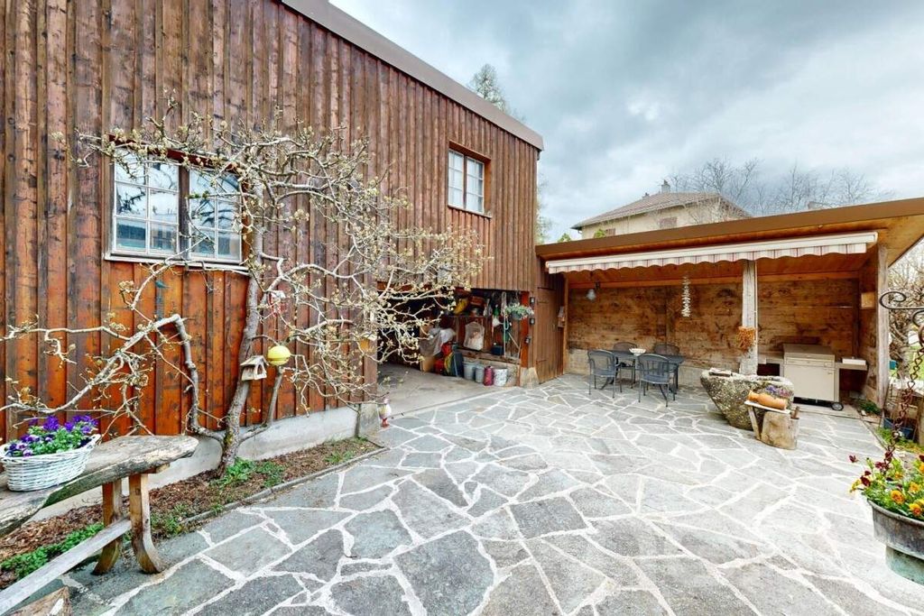 Property photo 2 of 13