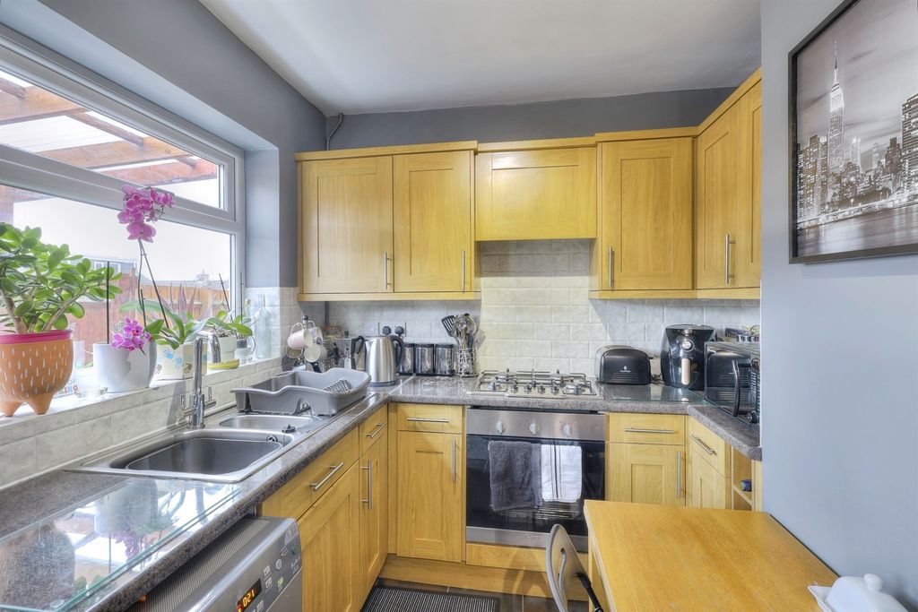 Property photo 2 of 17