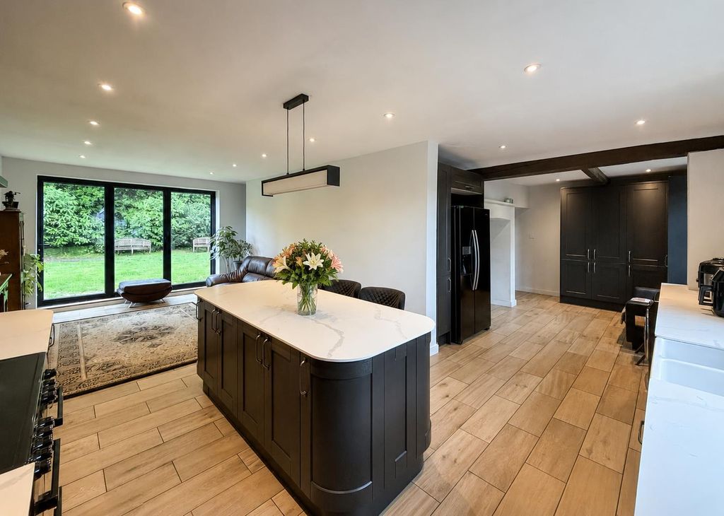 Property photo 2 of 42 Kitchen/Breakfast/Family Room