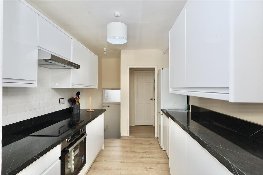 Property photo 3 of 10 Bdc0F25F-5Fc7-4Fd8-A8De-Efe38E7A5615_1_201_A.Jpeg