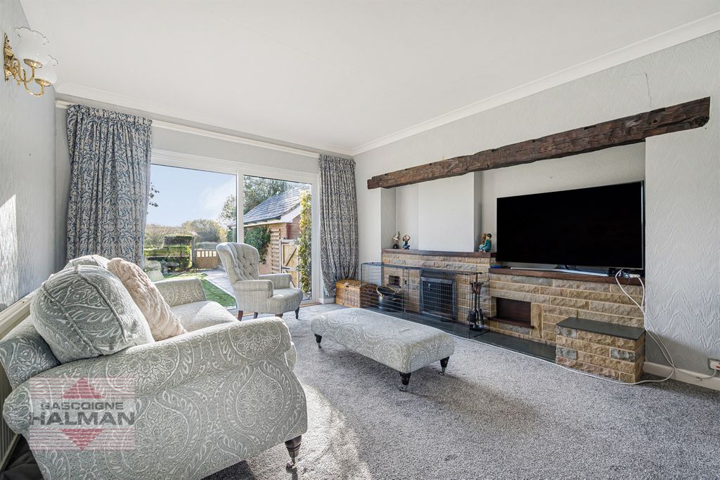 Property photo 3 of 20 Living Room