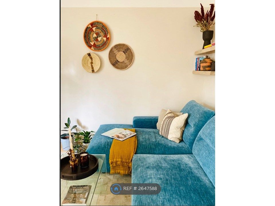 Property photo 1 of 19 Living Room