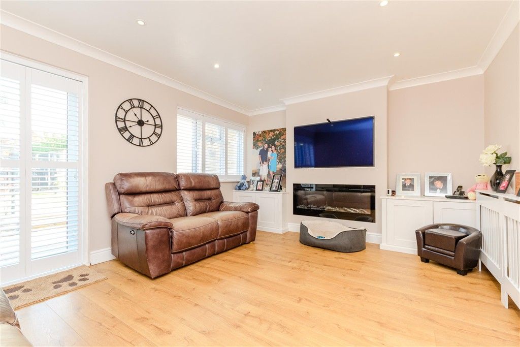 Property photo 3 of 14 Lounge