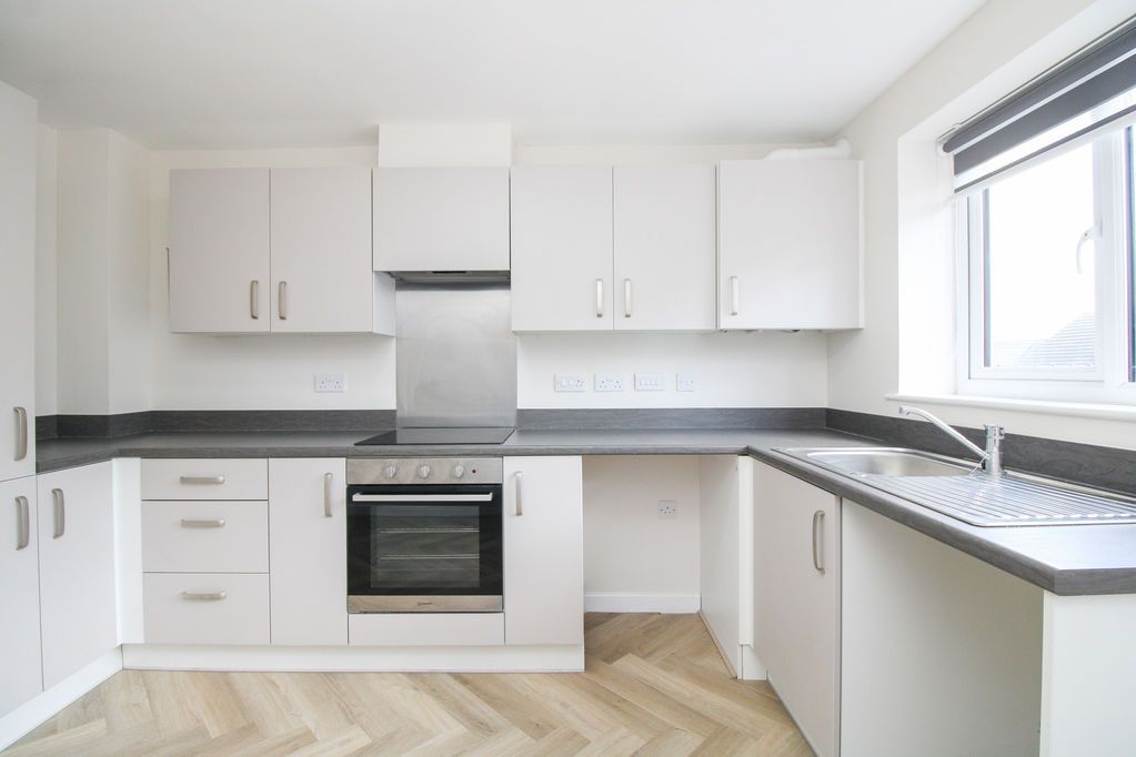 Property photo 3 of 13 Kitchen