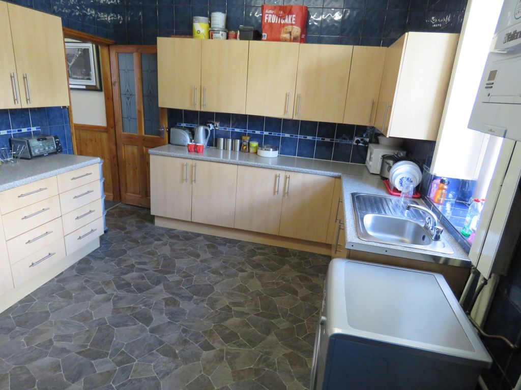 Property photo 2 of 6 Kitchen