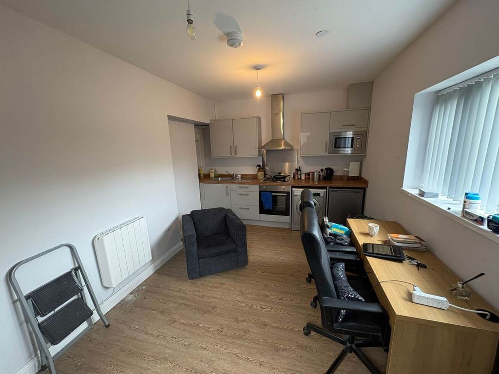 Property photo 1 of 6 Lounge