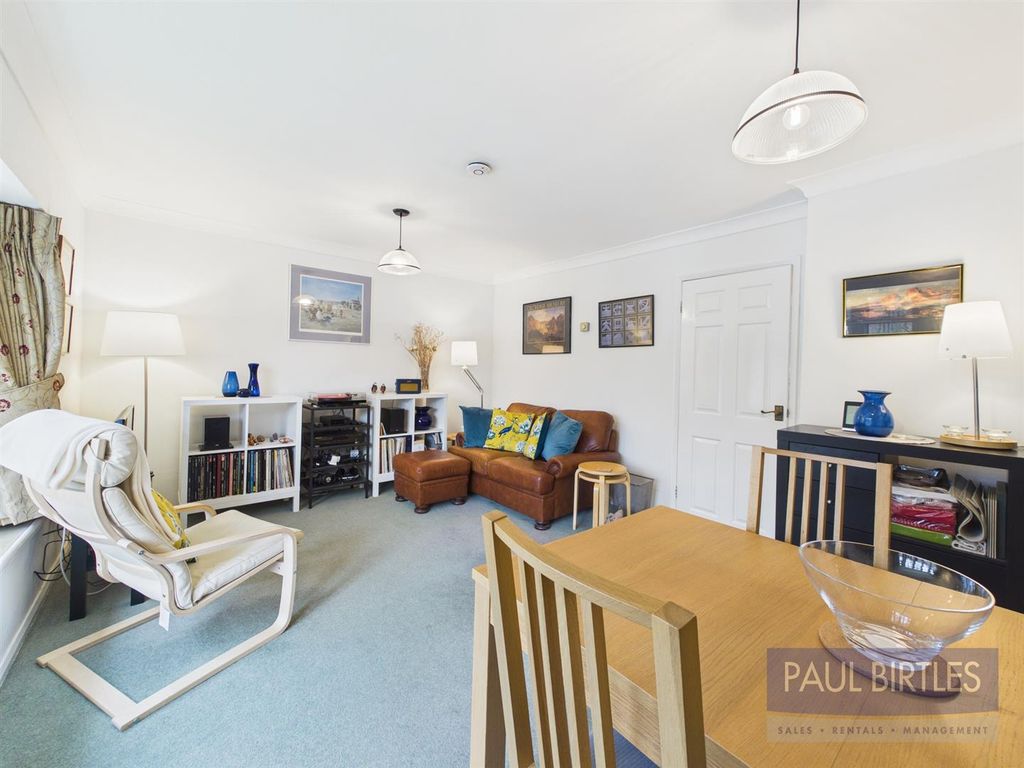 Property photo 3 of 18 Cam04378G0-Pr0284-Still023.Jpg