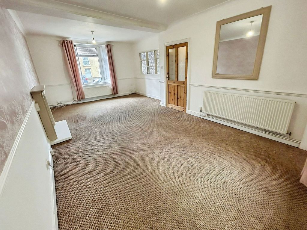 Property photo 3 of 27