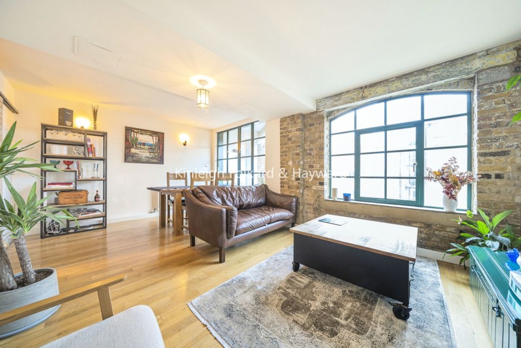Property photo 2 of 19 E2F8307c-Efc0-457d-A