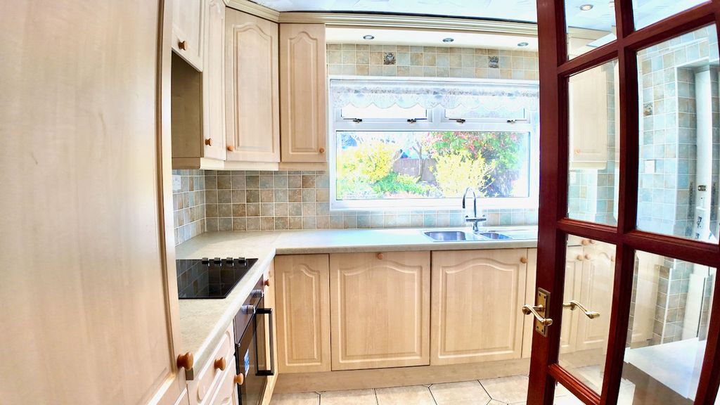 Property photo 3 of 26