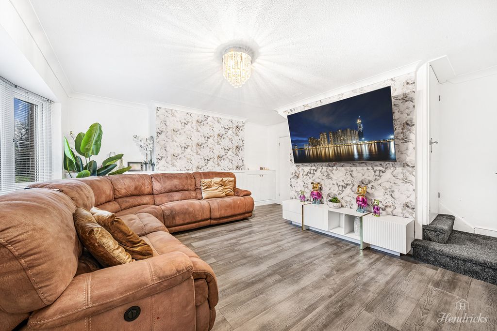 Property photo 3 of 27