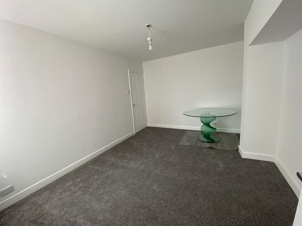 Property photo 2 of 6 Lounge.Jpg