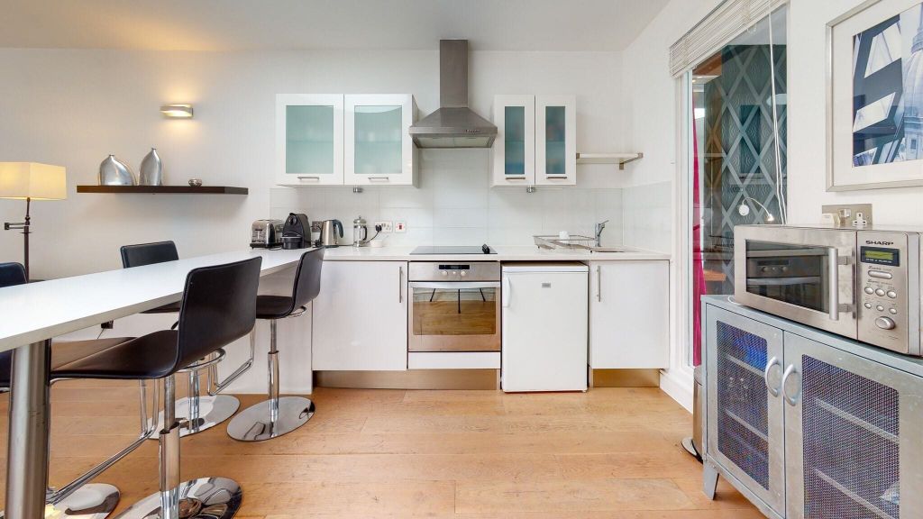 Property photo 2 of 10 Kitchen
