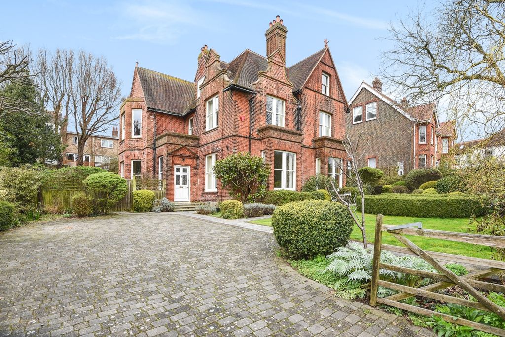 Property photo 1 of 12