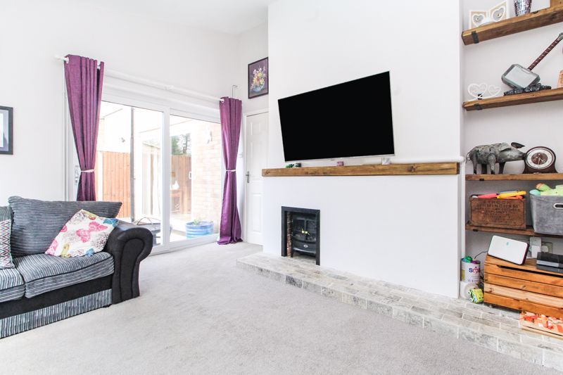 Property photo 3 of 17 Lounge